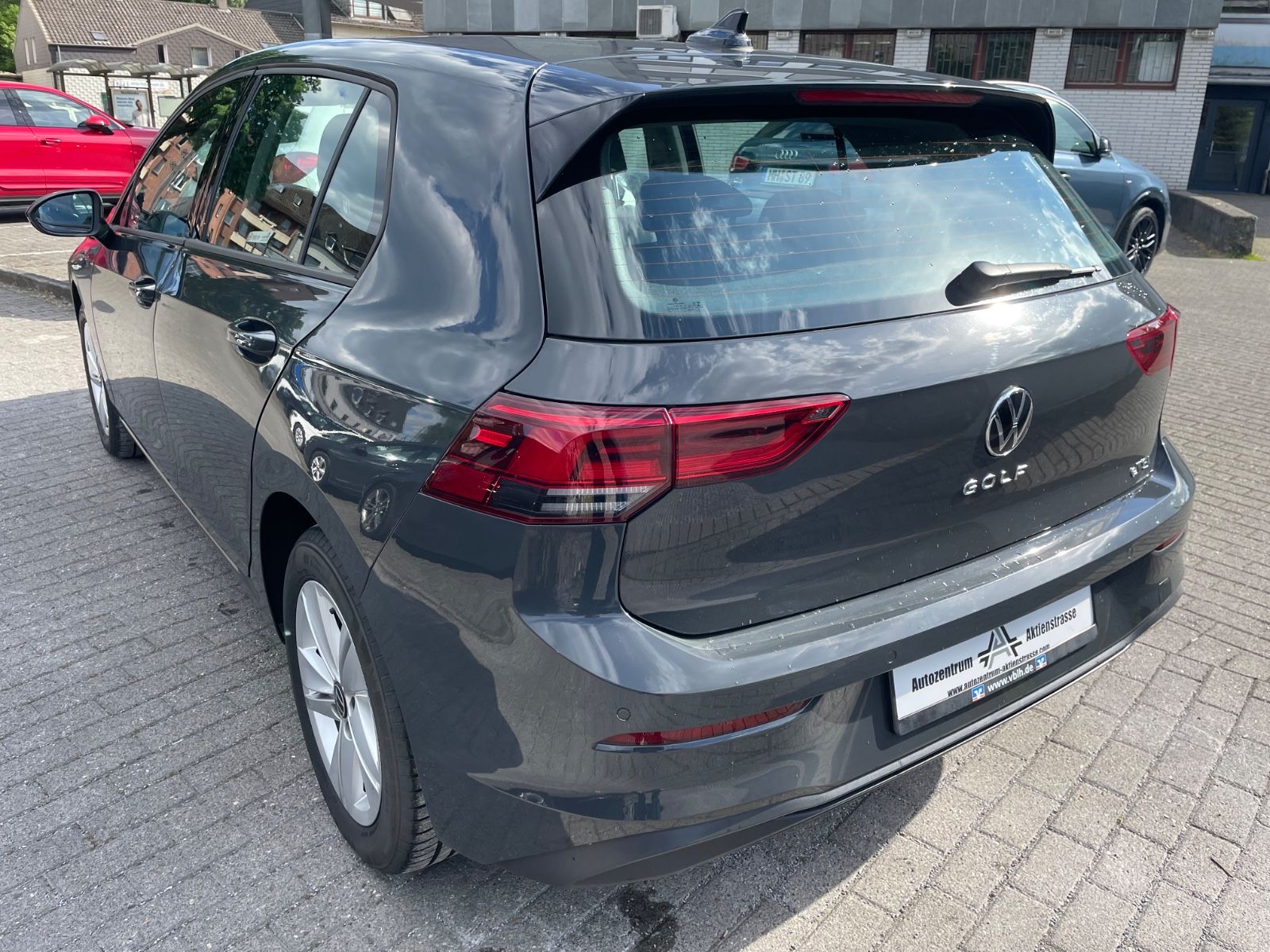 Volkswagen Golf VIII Life eTSI - Samsaru's Car Outlet