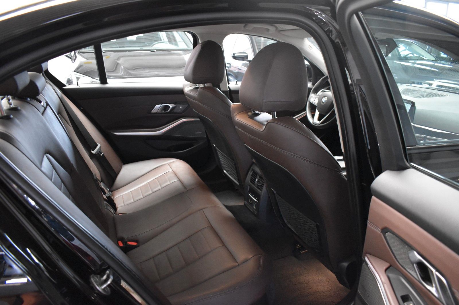 BMW 320 d SPORT LINE - Samsaru's Car Outlet