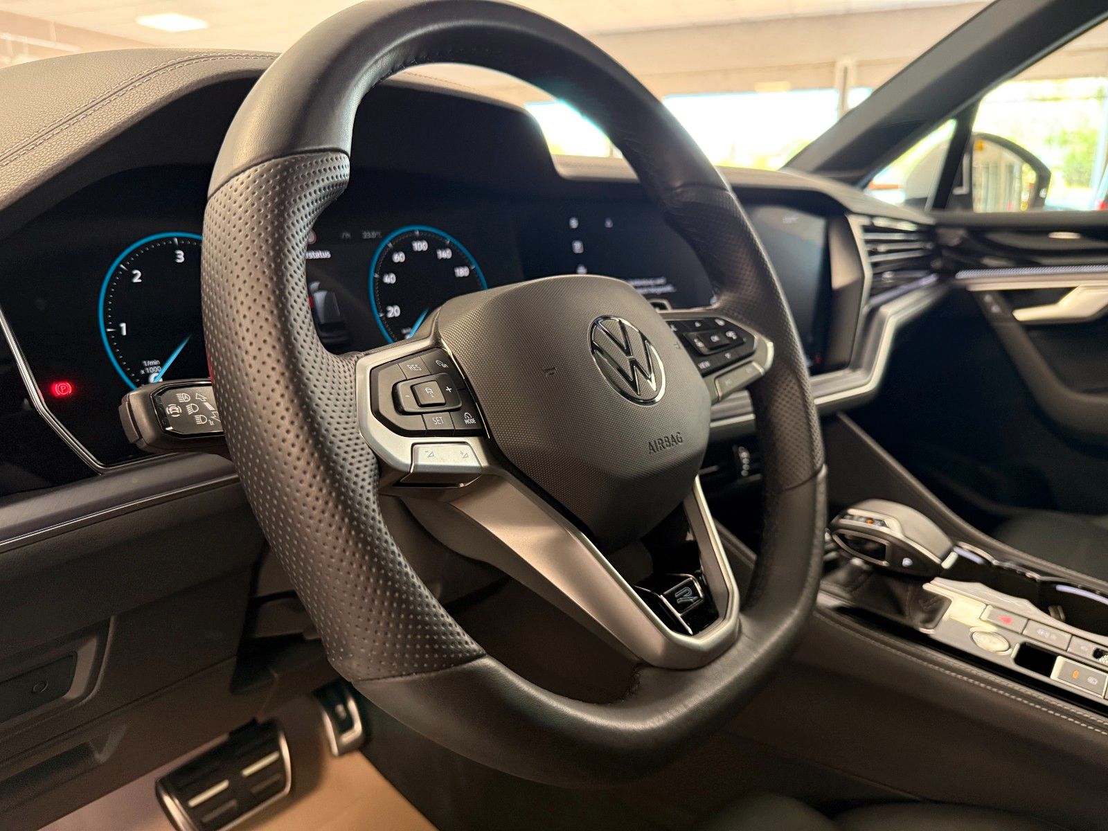 Volkswagen TOUAREG 3.0 V6 TDI R-LINE |NP94,6|PANO|MATRIX|19