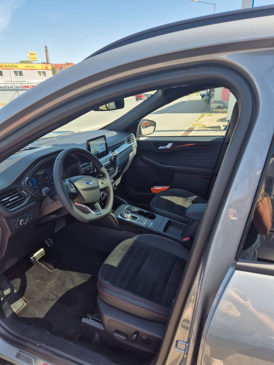 Ford Kuga ST-Line X - Samsaru's Car Outlet