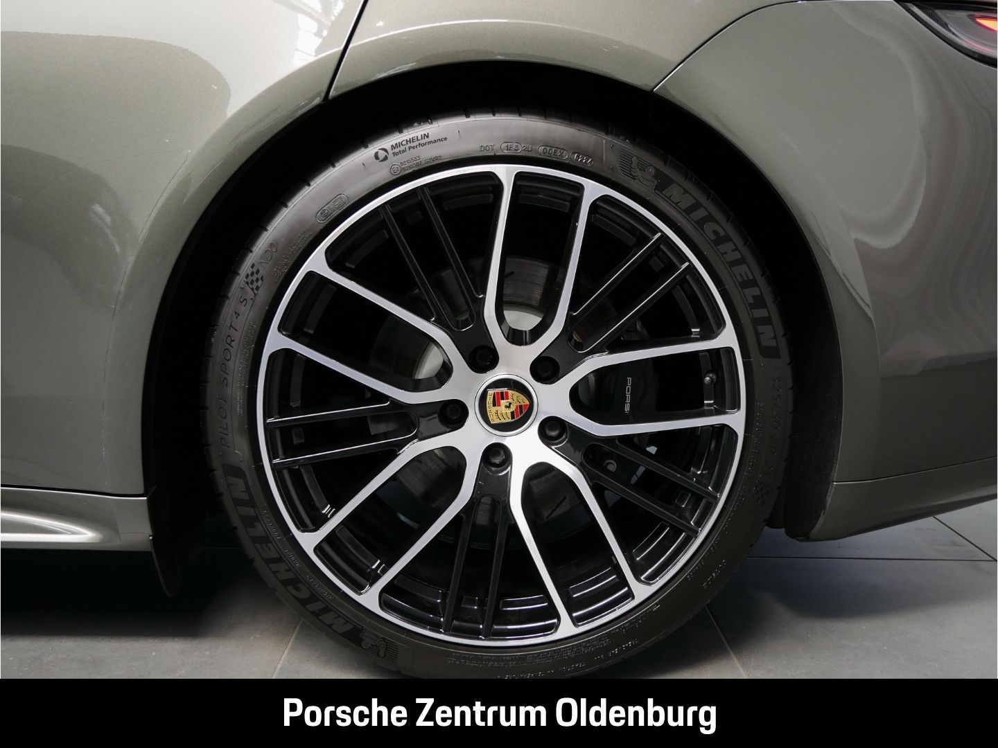 Porsche Panamera 4 E-Hybrid Platinum Edition Matrix LED