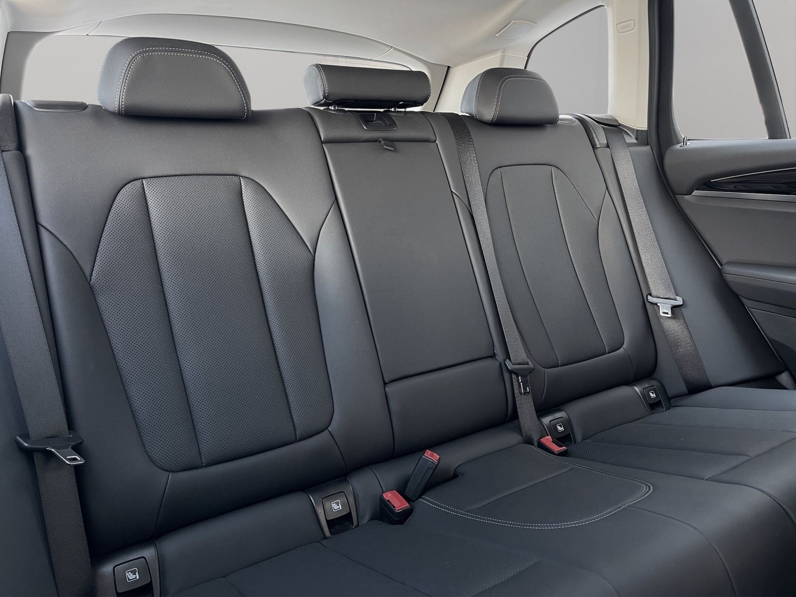 BMW X3 xDrive20i - Samsaru's Car Outlet