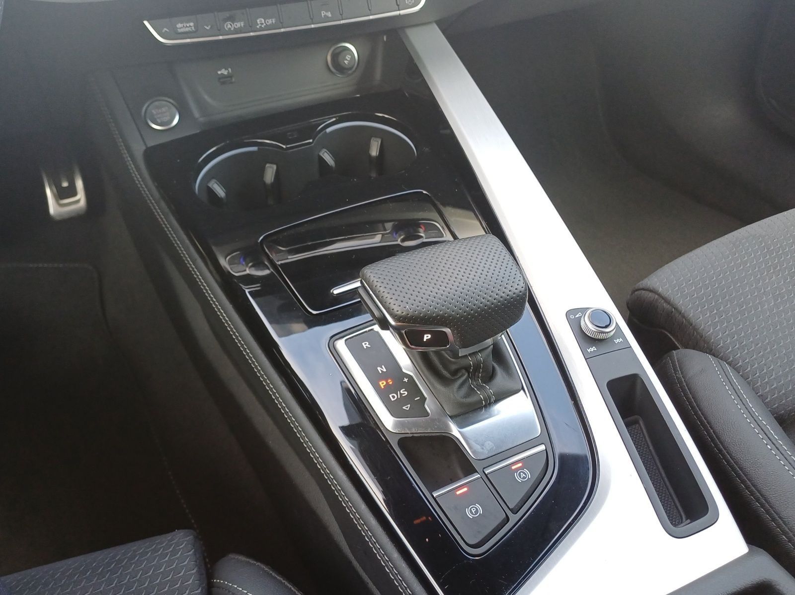 Audi A4 Avant 40 TFSI Q 2x S LINE MATRIX AHK LM19 VIR