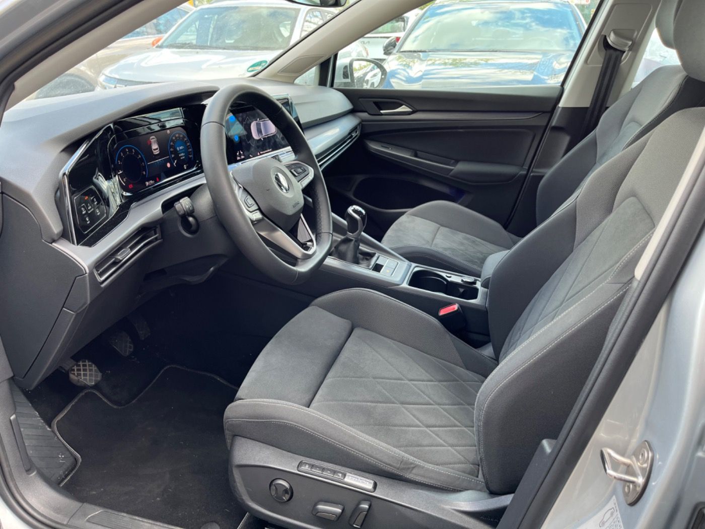 Volkswagen Golf VIII 1.5 TSI Style - Samsaru's Car Outlet
