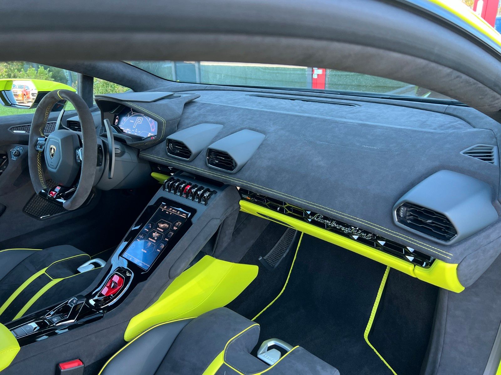 Lamborghini Huracán Tecnica - Samsaru's Car Outlet