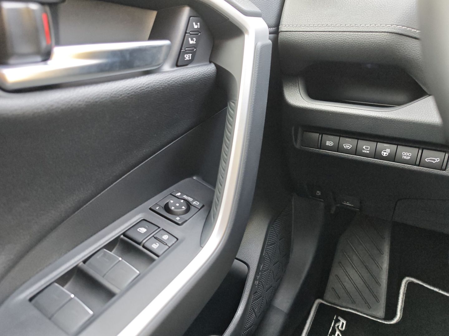 Toyota RAV 4 2.5 Hybrid 4x2 Lounge +Leder +Sitzbelüftun
