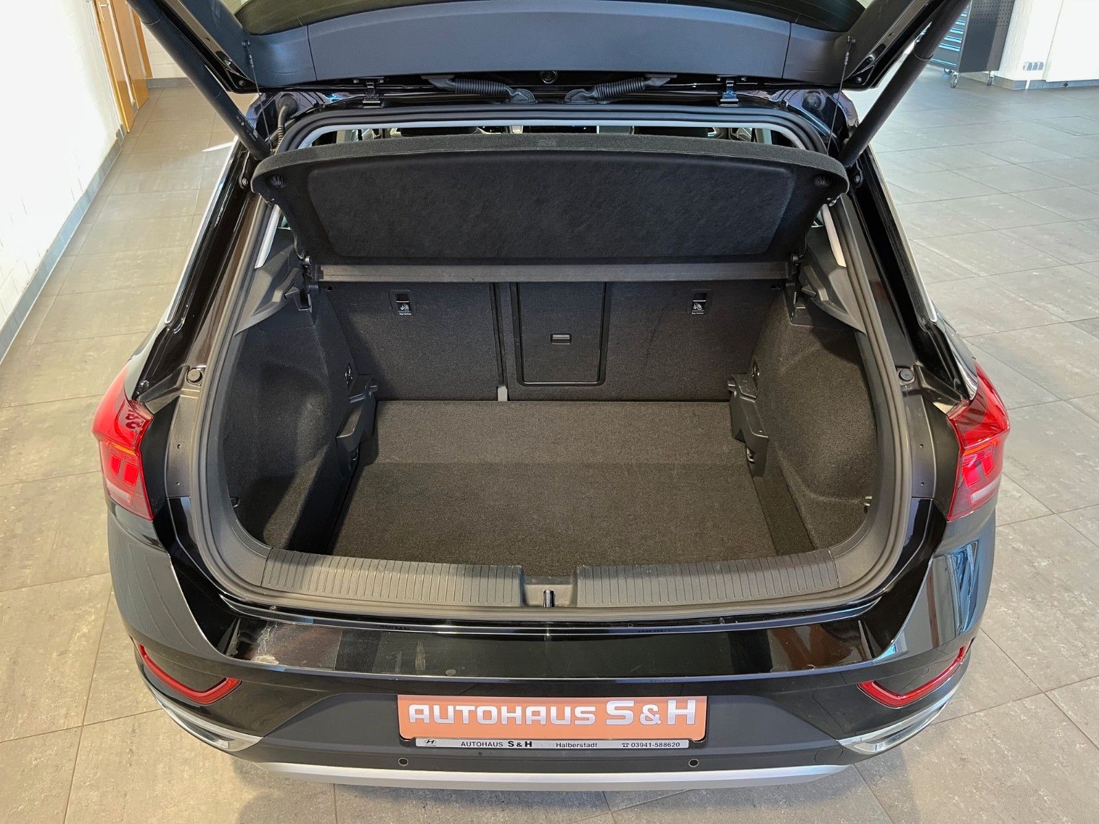 Volkswagen T-Roc 1.0TSi Style - Samsaru's Car Outlet