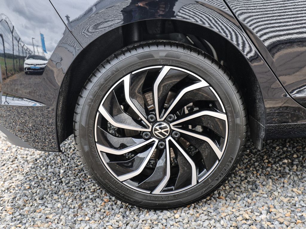 Volkswagen Golf VIII 1.5 e TSI Style DSG - Samsaru's Car Outlet
