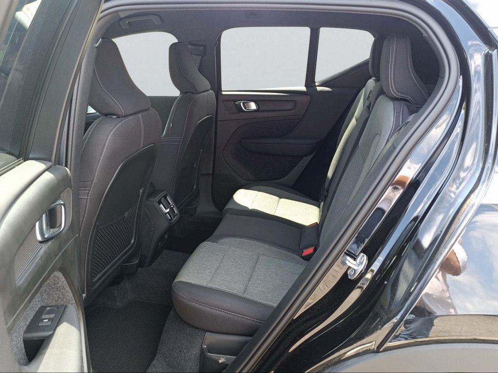 Volvo XC40 2.0 Core 2WD AHK LED SCHEINWERFER