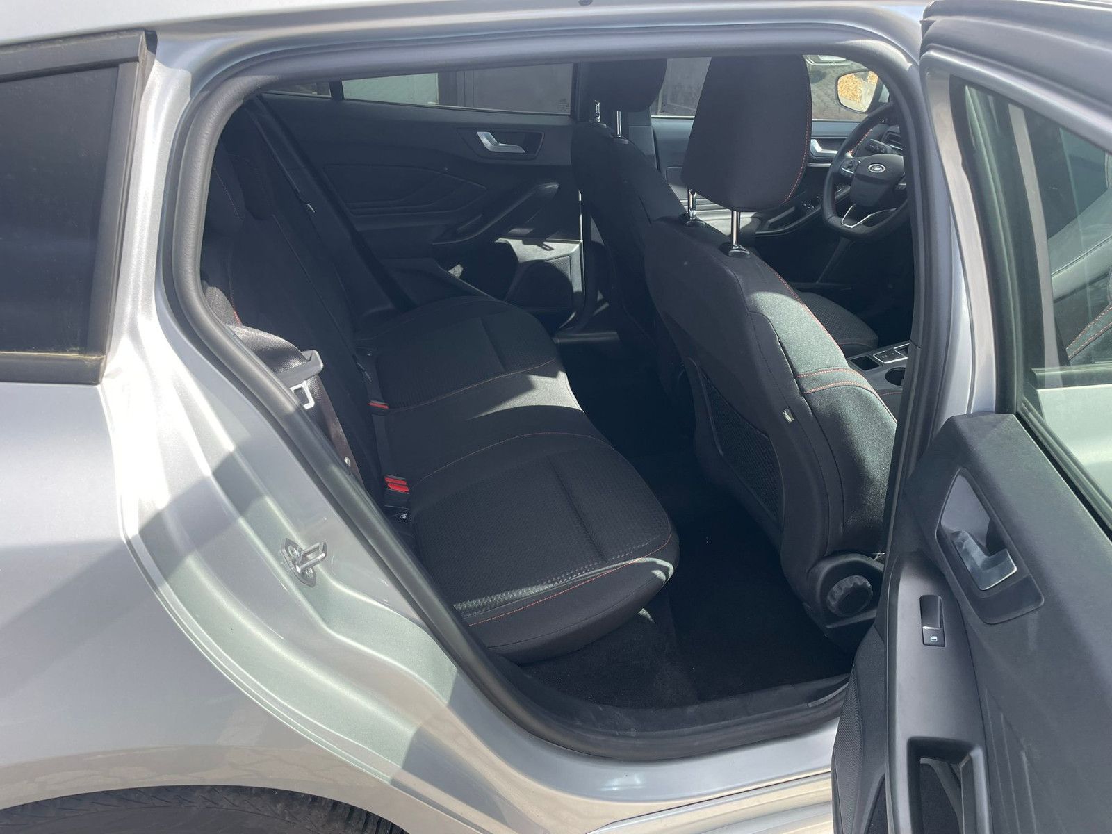 Ford Focus Turnier ST-Line 1.5 Autom,Navi,ALU,ALLWETE