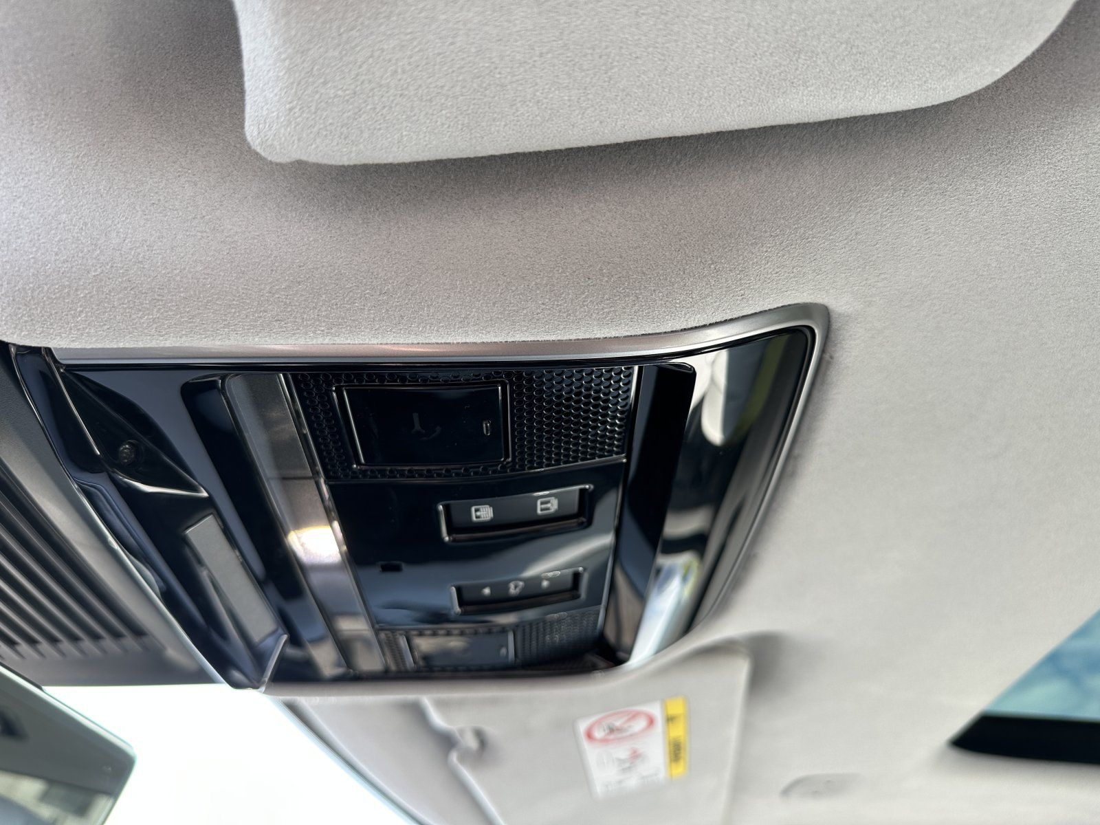 Range Rover Sport P530 4.4 V8 First Edition - Samsaru's Car Outlet