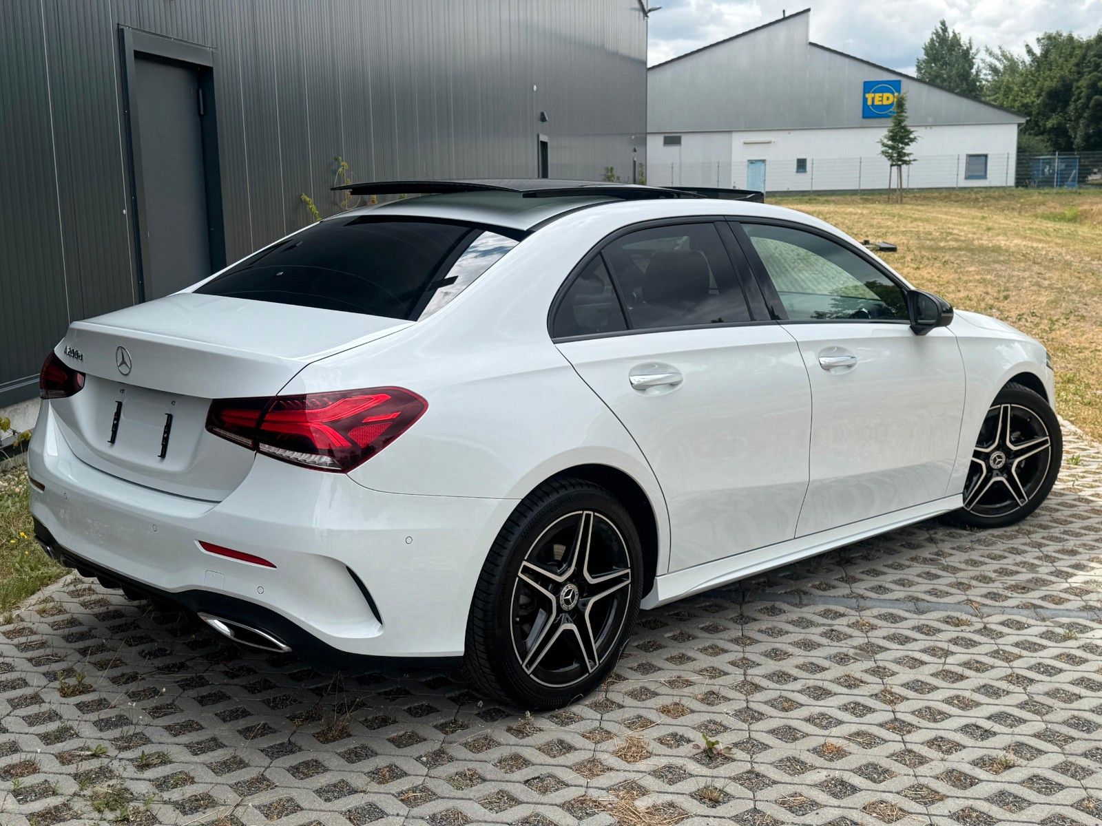 Mercedes-Benz A 200d AMG - Samsaru's Car Outlet