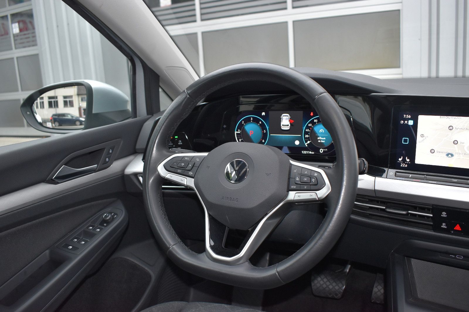 Volkswagen Golf VIII Life - Samsaru's Car Outlet