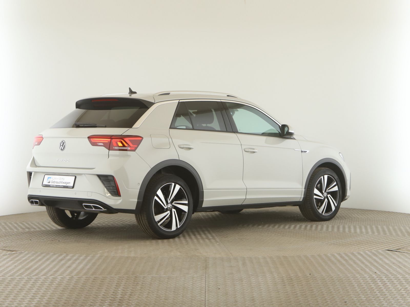 Volkswagen T-Roc 1.5 TSI R-Line - Samsaru's Car Outlet