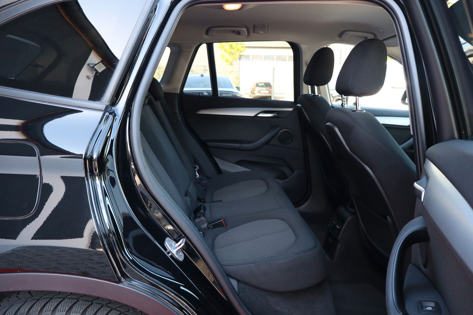 BMW X1 xDrive 25 e Advantage - Samsaru's Car Outlet