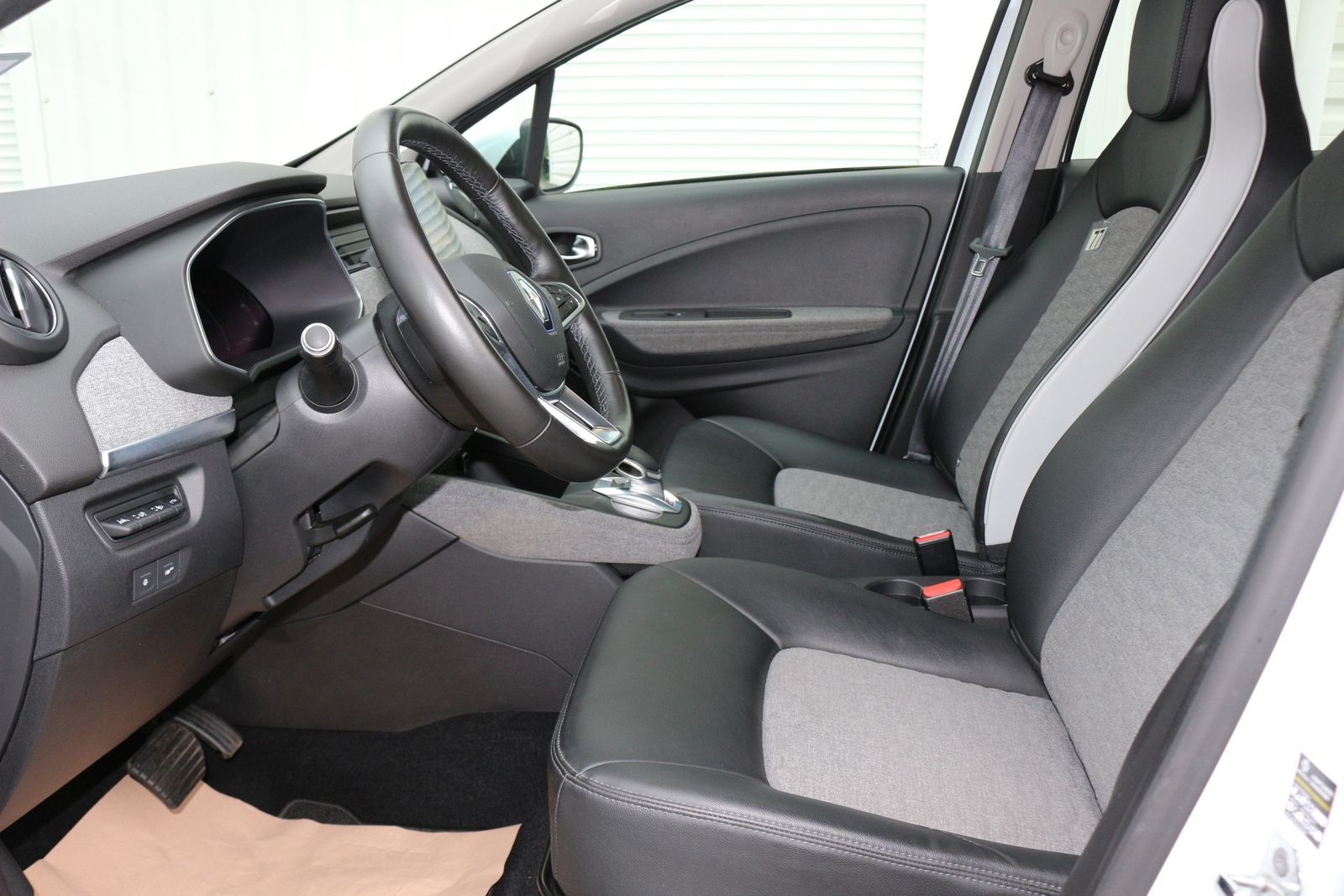 Renault ZOE Intens R135 Z.E. 50 - Samsaru's Car Outlet