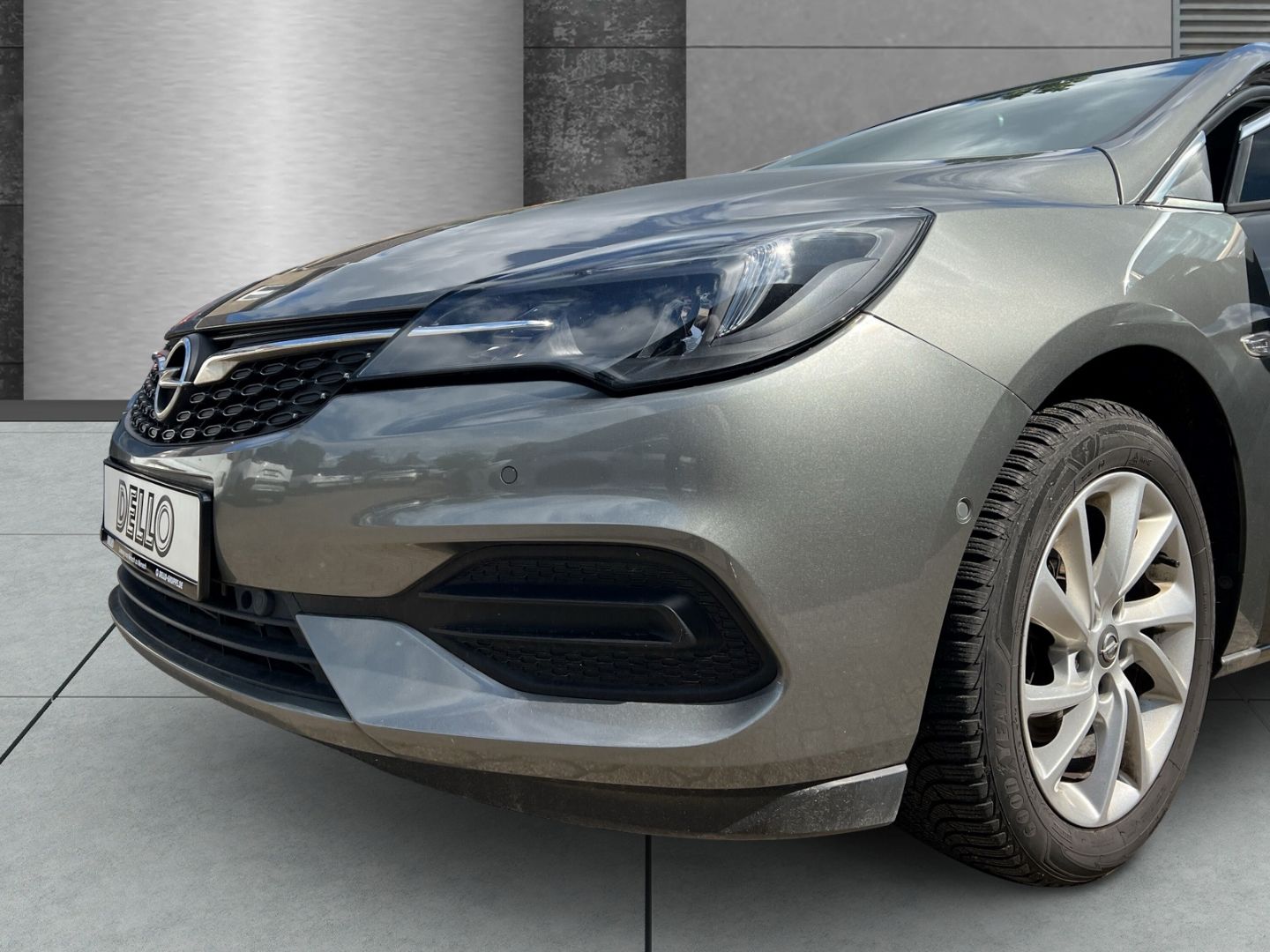 Opel Astra Sports Tourer Business 1.4T - Samsaru's Car Outlet
