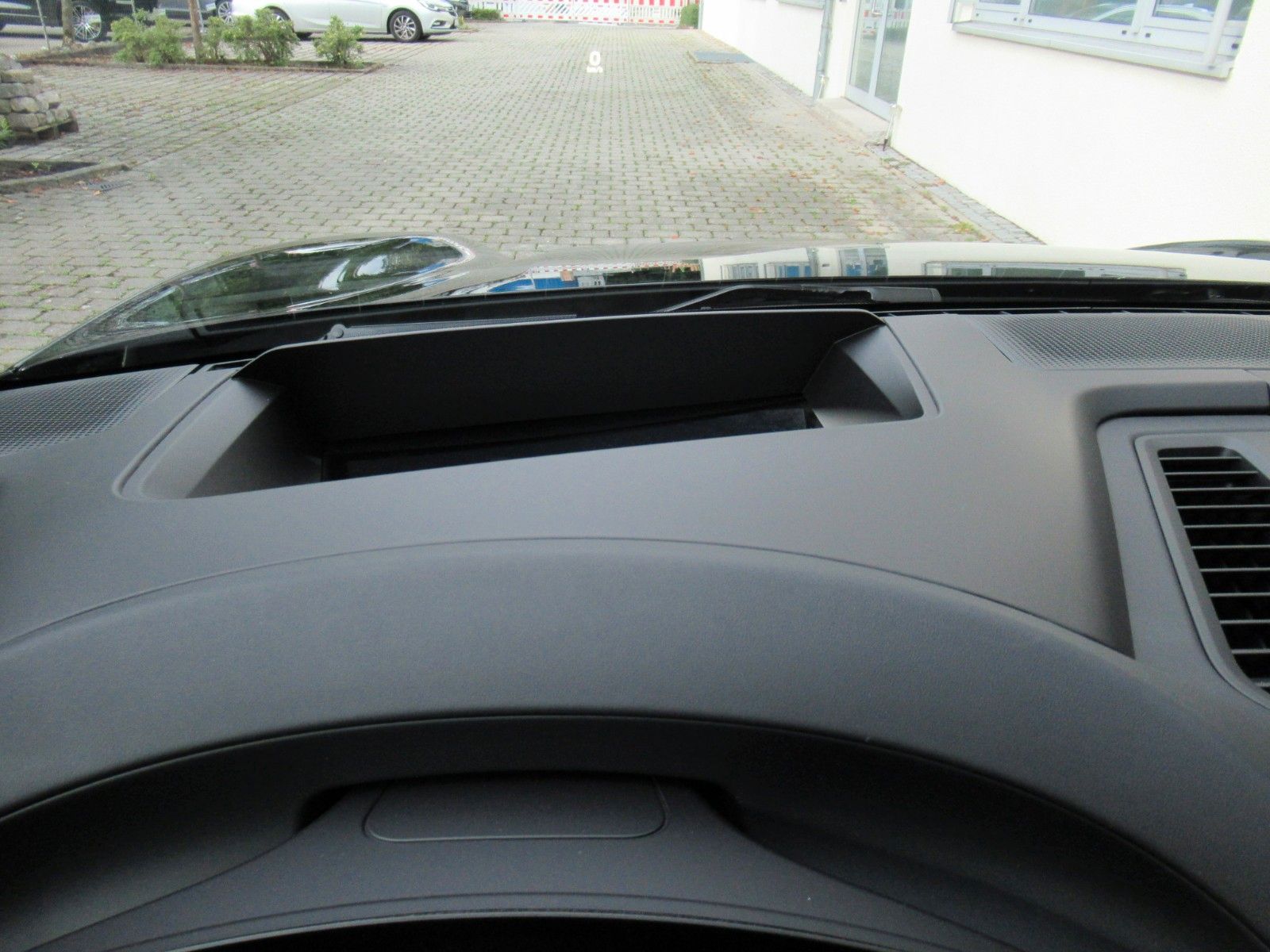 Porsche MACAN 4e - Samsaru's Car Outlet