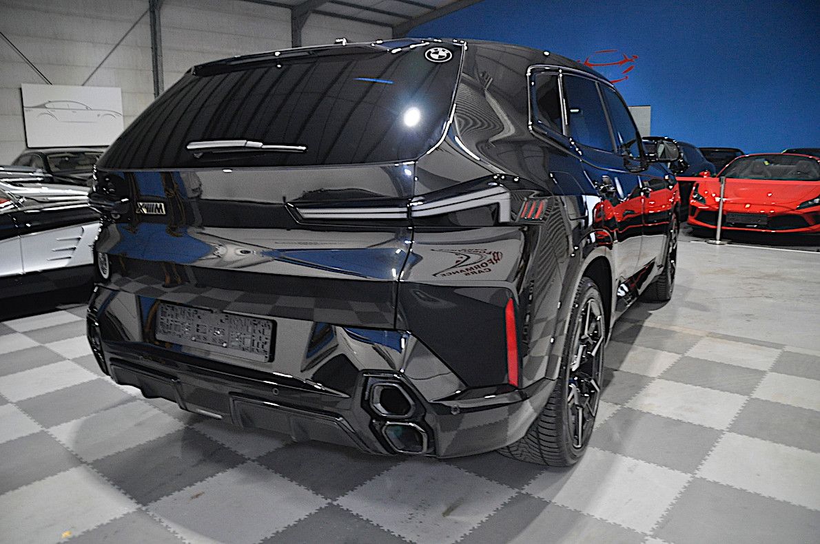 BMW XM 4.4-DRIVER PACKAGE-ALL IN BLACK