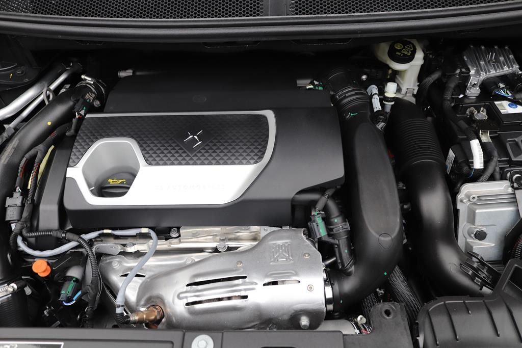 DS Automobiles DS7 Crossback E-Tense 4x4 Louvre