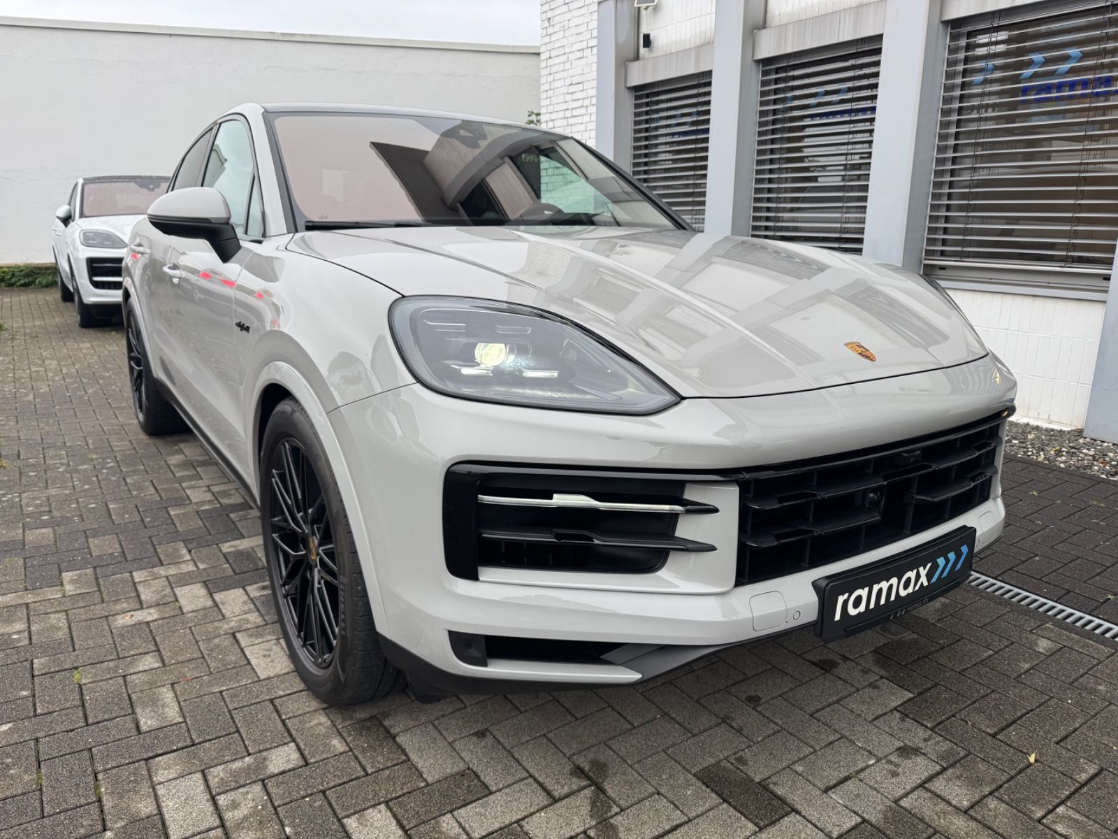 Porsche E-Hybrid Coupé INNODRIVE-LUFTF-PANO-MASSAGE-VOLL
