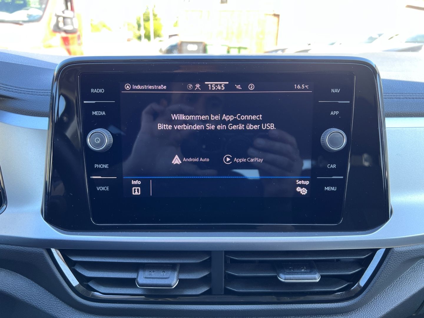Volkswagen T-Roc 1.0 TSI Life - Samsaru's Car Outlet