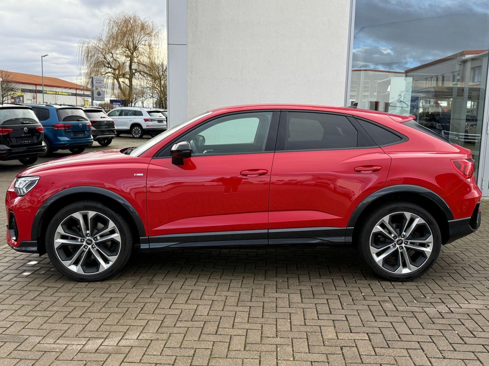 Audi Q3 Sportback quattro S line S - Samsaru's Car Outlet