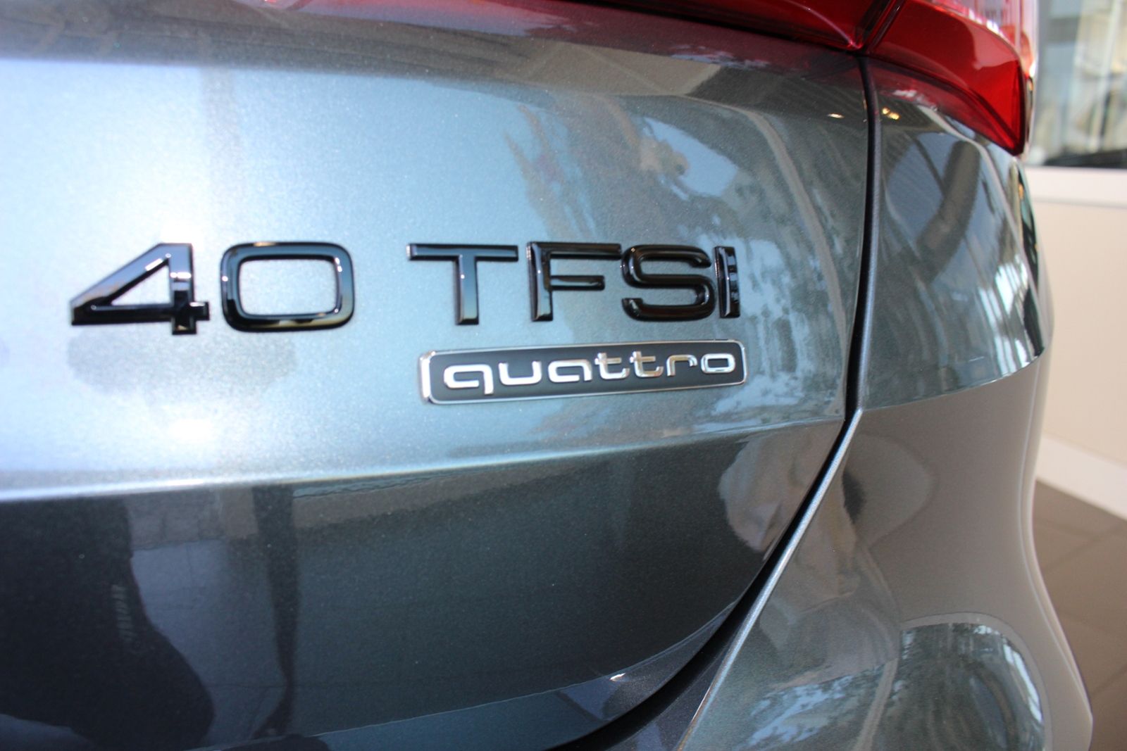 Audi Q3 S line S 40 TFSI quattro S tronic AHK Matrix