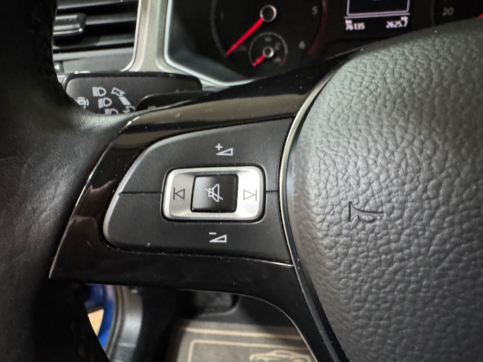 Volkswagen T-Roc Style 2.0 TDI DSG - Samsaru's Car Outlet