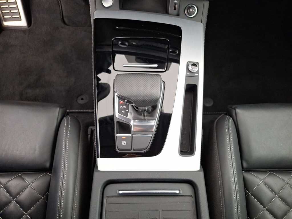 Audi Q5 S line 45 2.0 TFSI quattro S-tronic MatrixLED