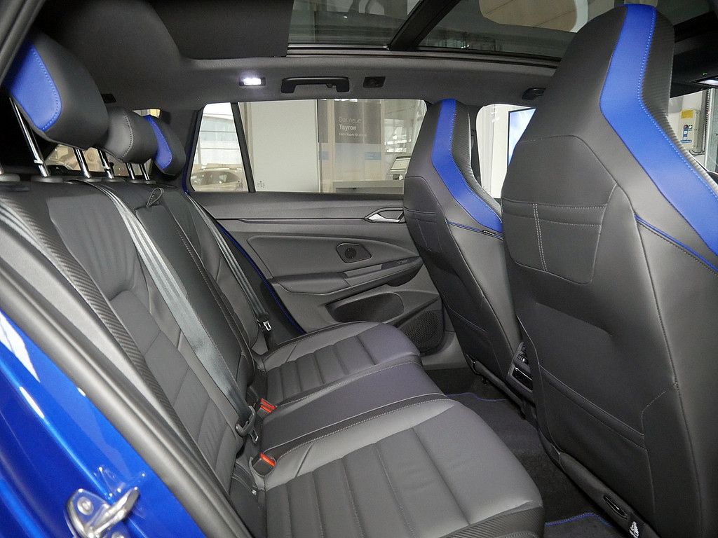 Volkswagen Golf Variant R 2.0 TSI 4Motion DSG PANO AHK MATR