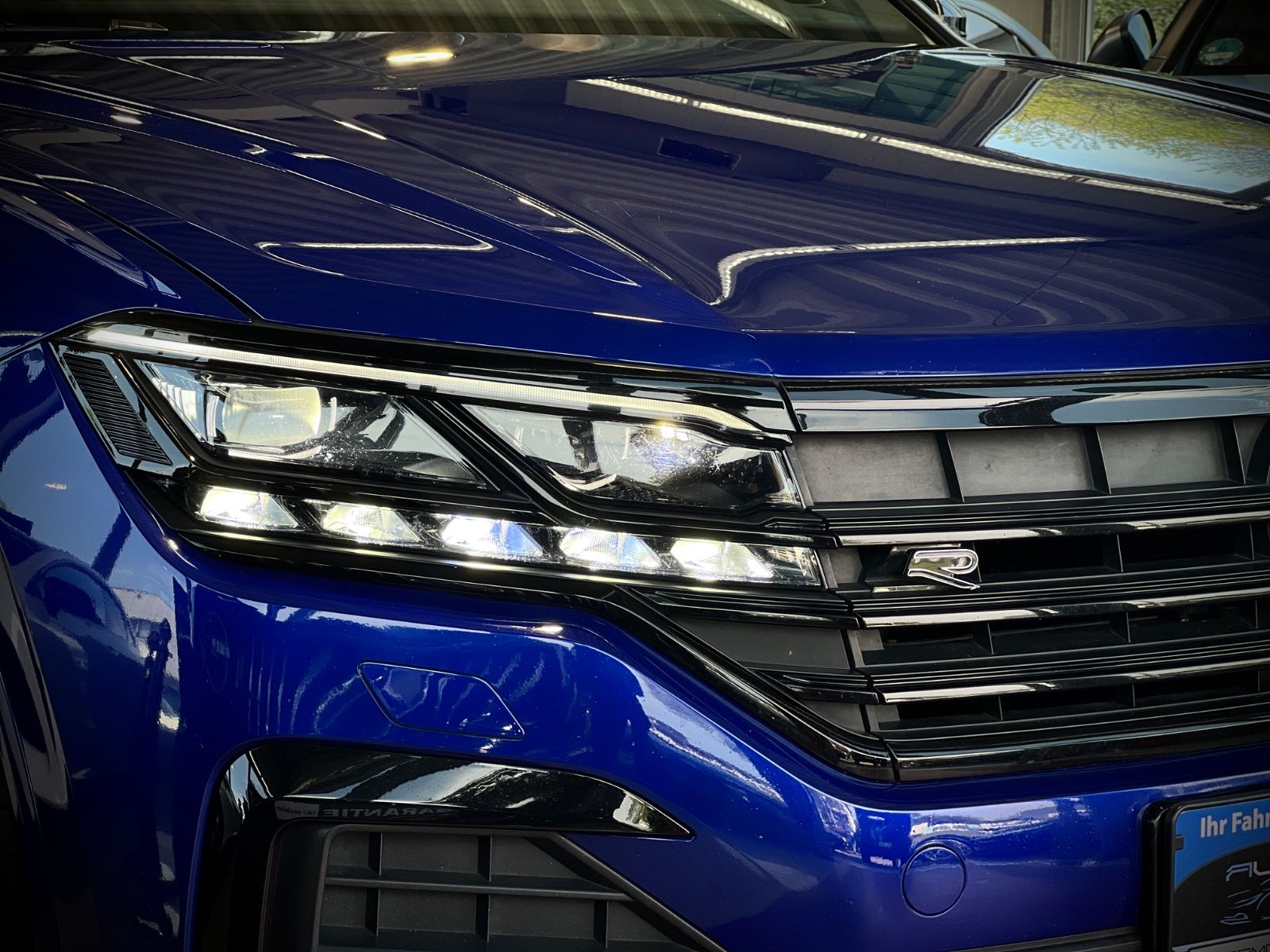 Volkswagen Touareg R-Line 4Motion - Samsaru's Car Outlet