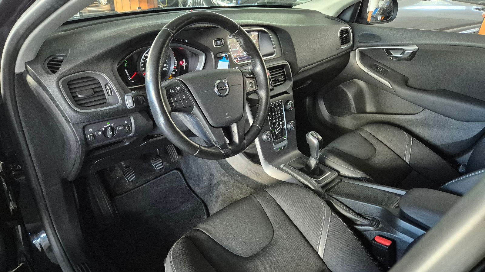 Volvo V40 Kinetic/LED/Navi/PTS/RFK/SHZ/Temp