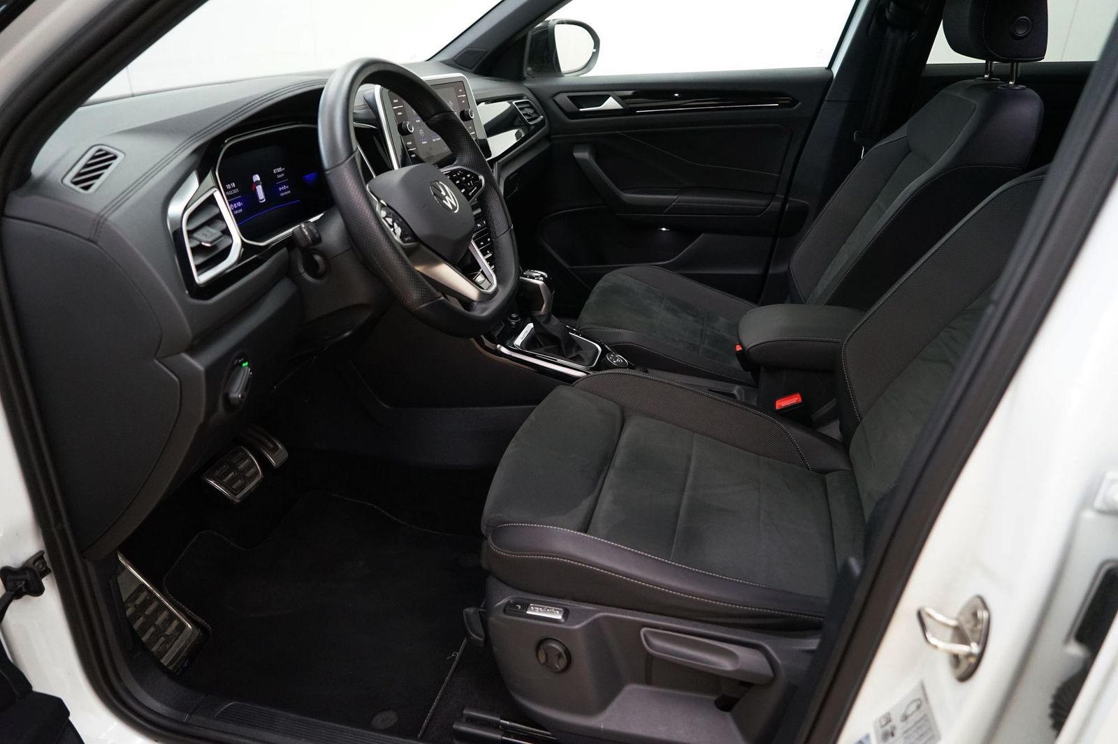 Volkswagen T-Roc 2.0 TSI Aut. R-Line - Samsaru's Car Outlet