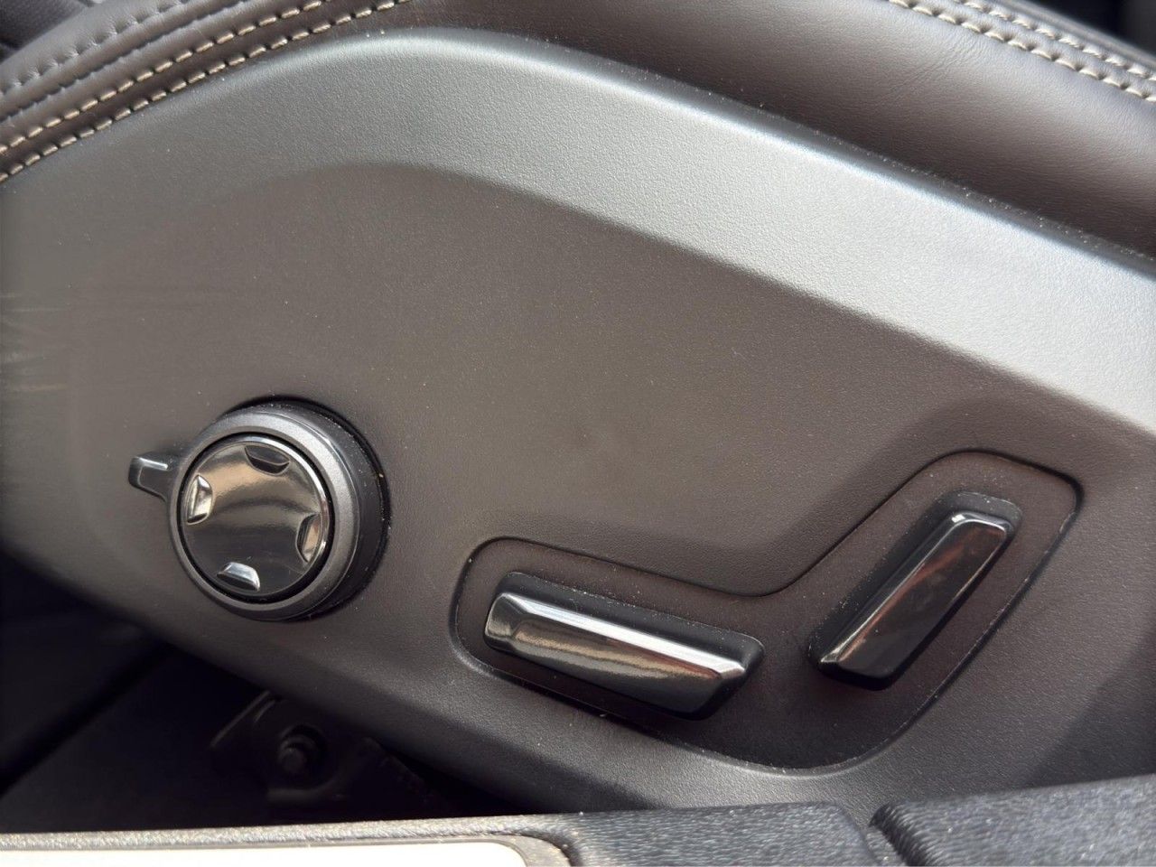 Volvo S60 B4 Plus Dark/Leder/Navi/Pano/Standhz/20Zoll