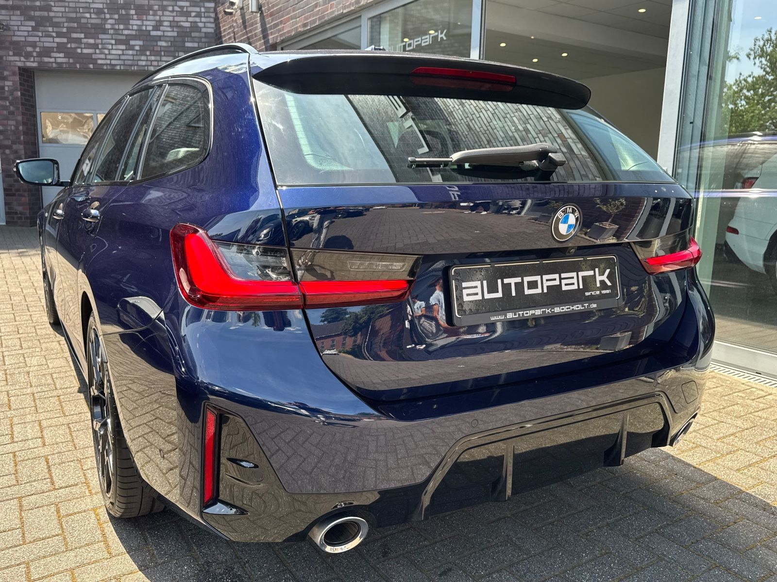 BMW 320d T xDrive M Sport Innovation AHK HUD 360 19"