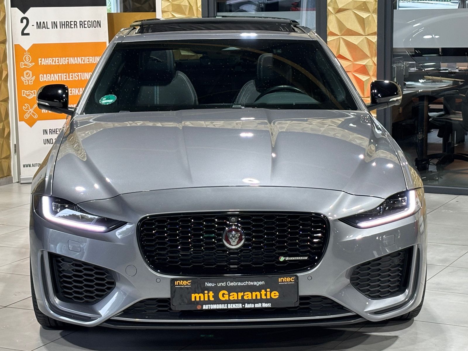 Jaguar XE R-Dynamic Black/360''KAM/PANO/EXCLUSIV/MERIDI