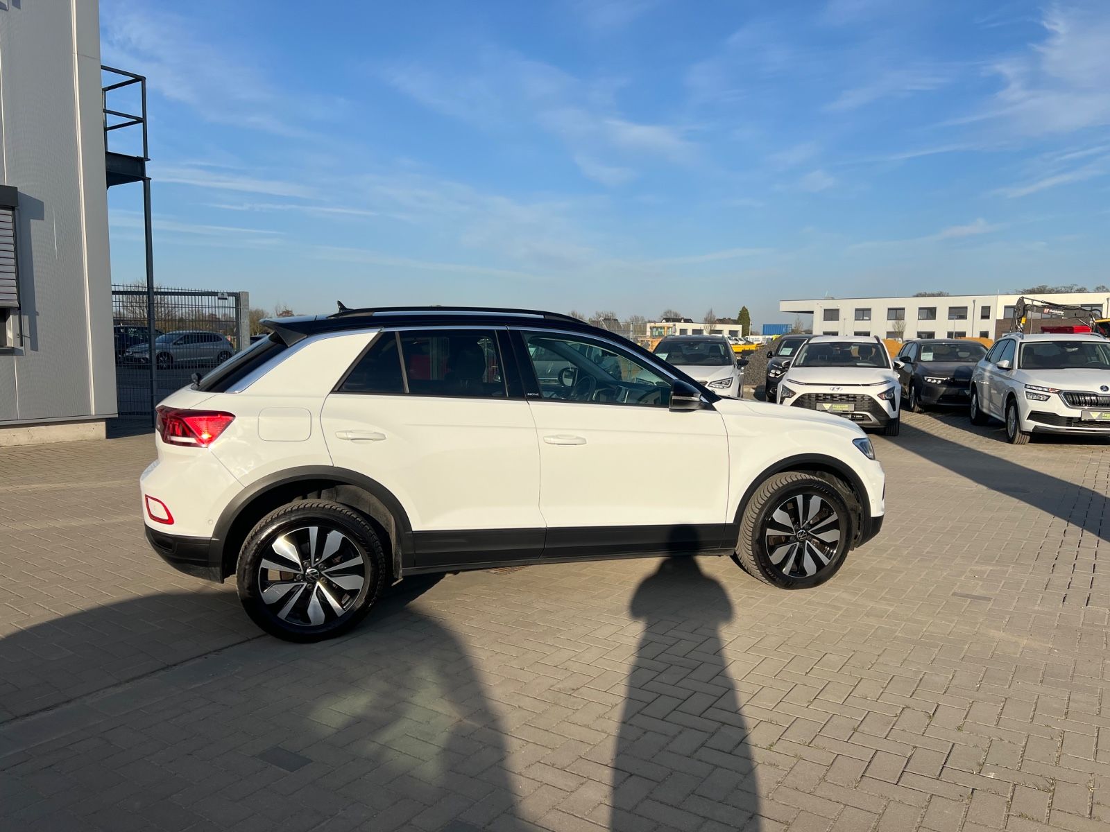 Volkswagen T-Roc 1.0 TSI Move - Samsaru's Car Outlet