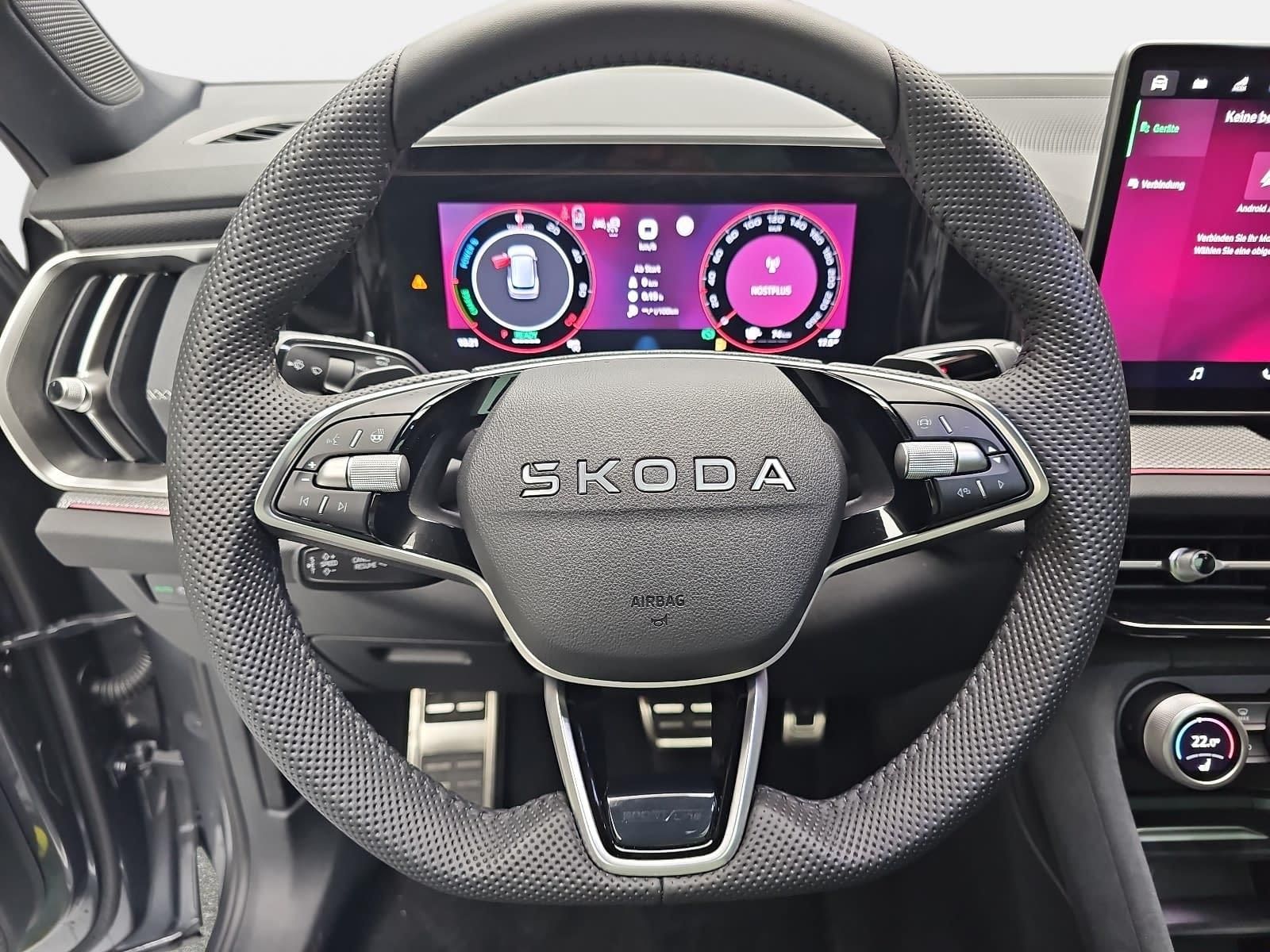 Skoda 1.5 TSI DSG IV PHEV SPORTLINE AHK PANO LM