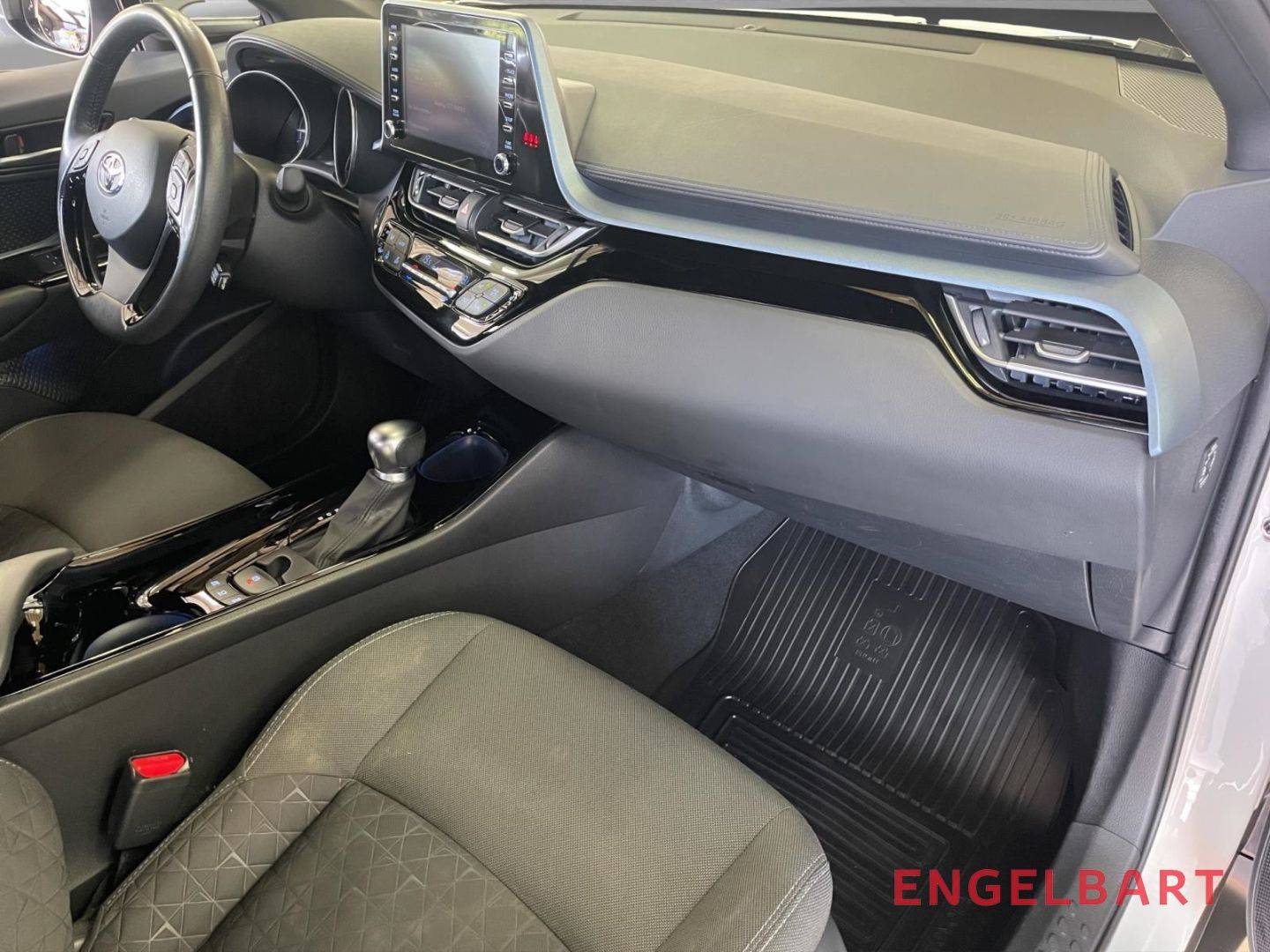 Toyota C-HR 1.8 Hybrid Lounge - Samsaru's Car Outlet
