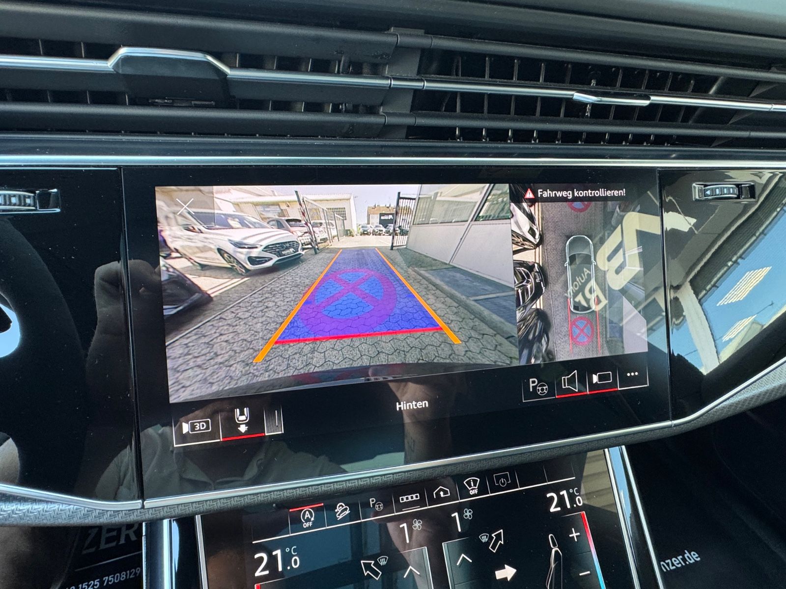 Audi RSQ8/HD-Matrix/PANO/AHK/23"/StdHeiz/BLACK/360°/