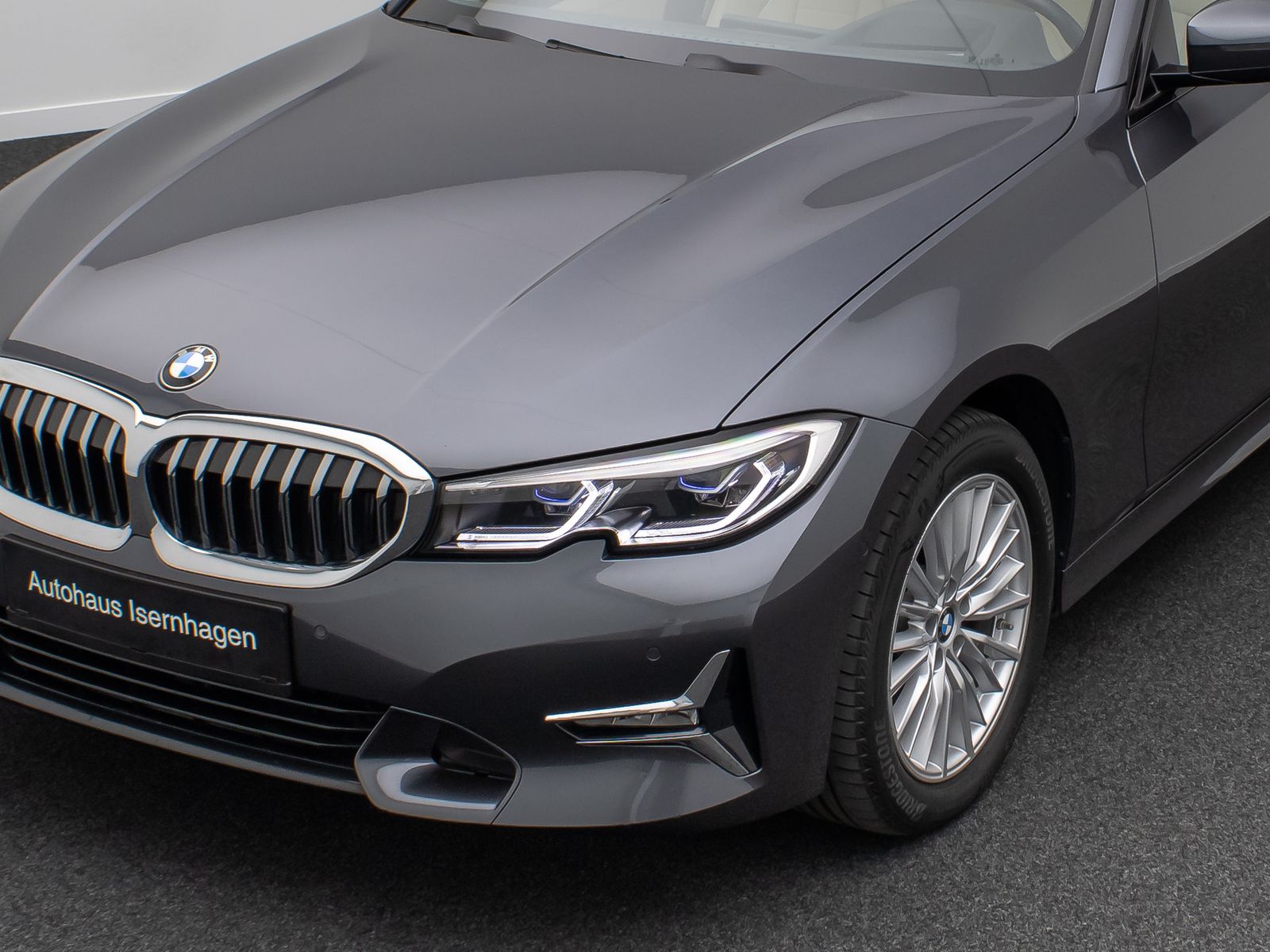 BMW 320d Luxury Line - Samsaru's Car Outlet