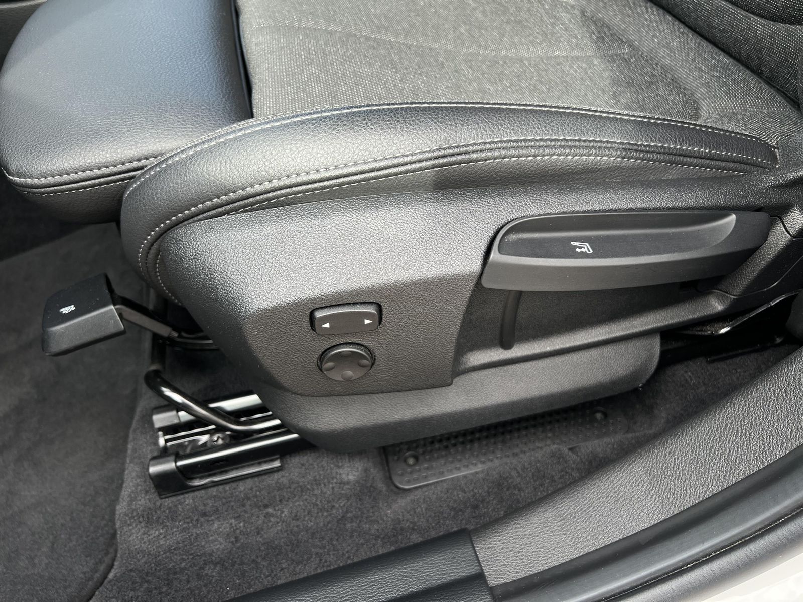 BMW X1 xDrive25e M Sportpaket - Samsaru's Car Outlet