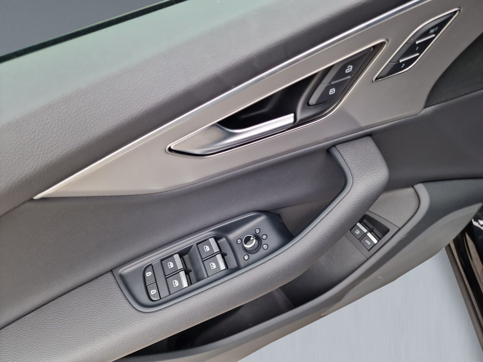 Audi Q7 55 TFSI e qu S line MATRIX Luft AHK HuD 21"
