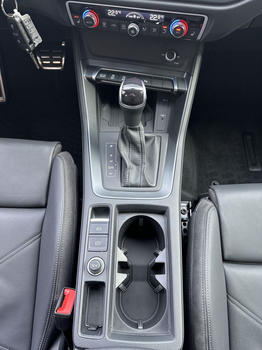 Audi Q3 SpB 40 TDI Qu S-Line Black - Samsaru's Car Outlet