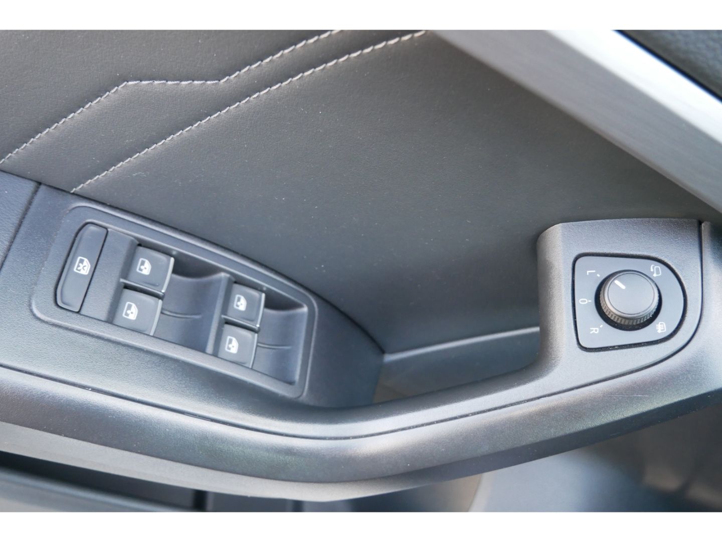 Seat Ateca FR 1.5 TSI LED+Navi+CarPlay+Virtual+AHK+AC