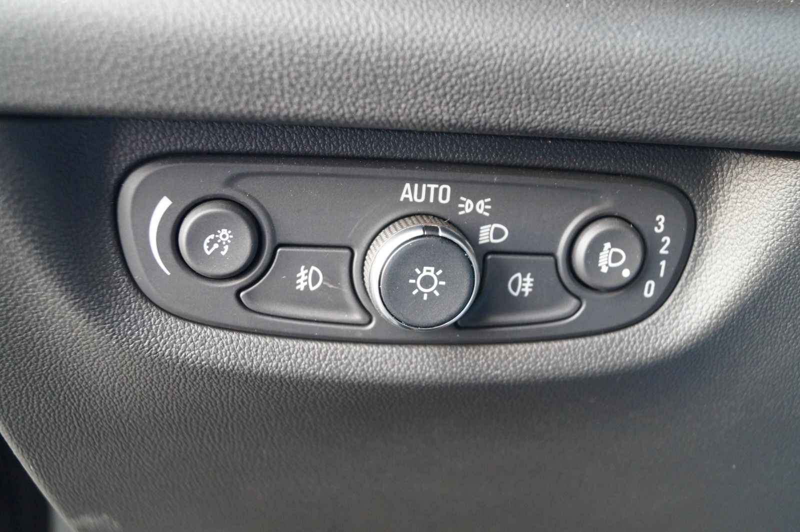 Opel Insignia B Sports Tourer Edition - Samsaru's Car Outlet