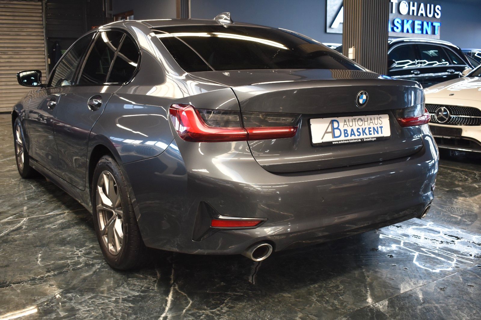 BMW 320 d xDrive SPORT LINE*M LENKRAD*AHK*LED*NAVI*