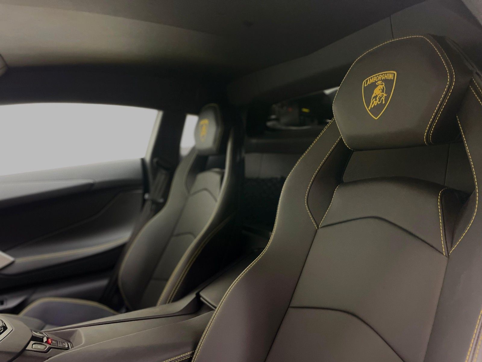 Lamborghini Aventador S - Samsaru's Car Outlet