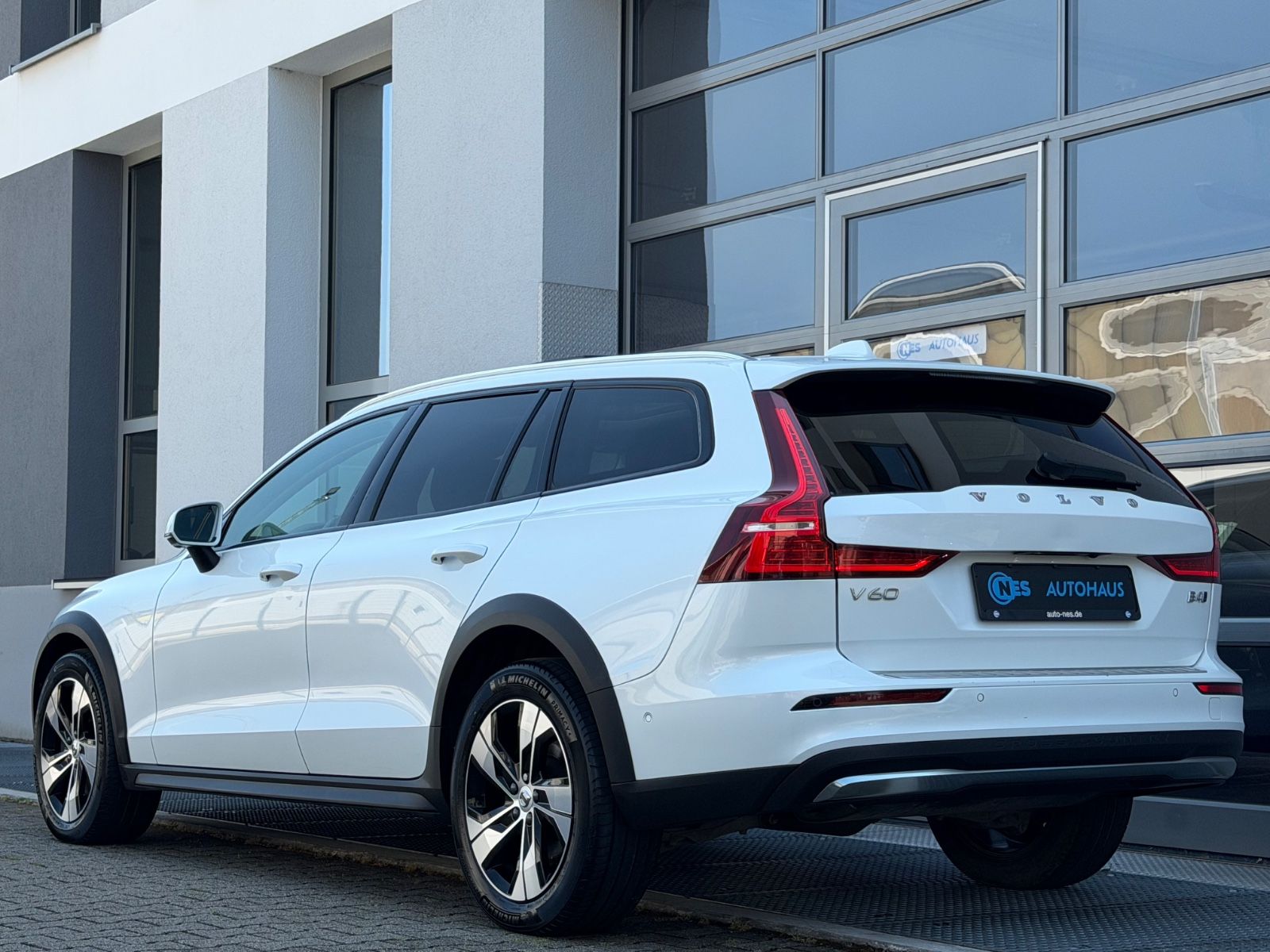 Volvo V60 CROSS COUNTRY PLUS AWD*ACC*PANO*LEDER*360*.